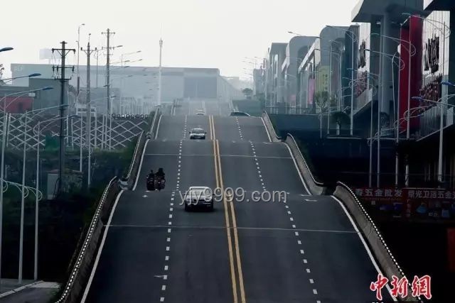 波浪线马路防超速新趋势：效果与争议并存